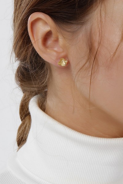 
	Gold Flower Design Earrings, 